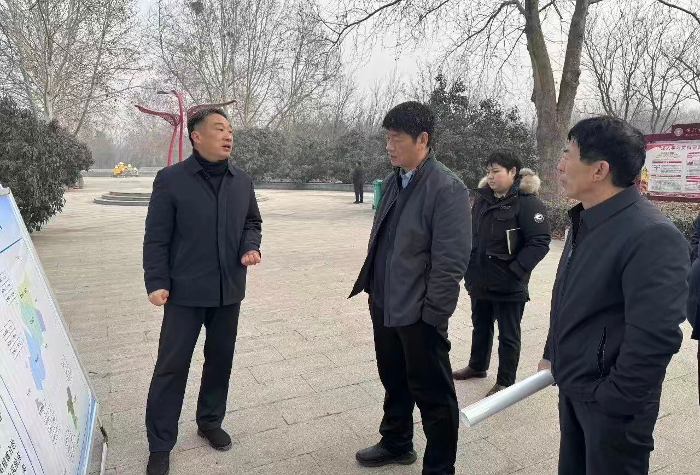 许万银调研我县森林公园项目建设工作