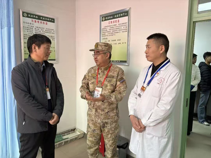 许万银检查指导我县征兵体检工作