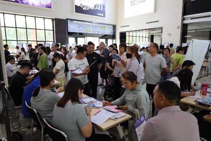 32家企业、3693个岗位！延津专场招聘会促796人达成就业意向