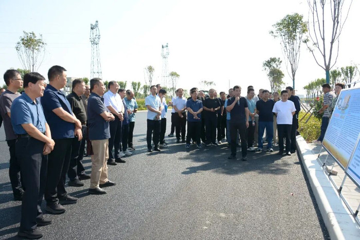 省普通干线公路加快投资暨穿城路段改建项目推进会与会代表莅临我县观摩指导