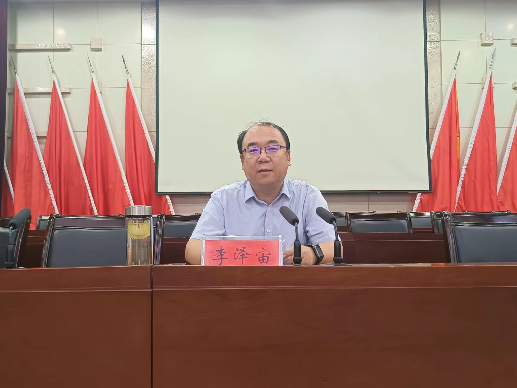 延津县委书记李泽宙为延津籍在校大学生讲授思政课